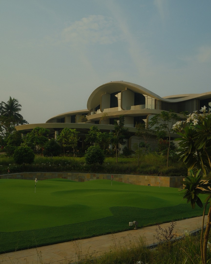 Curved wellness hotel and golf green